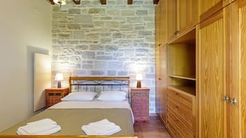 3 bedrooms, free cots/infant beds, bed sheets