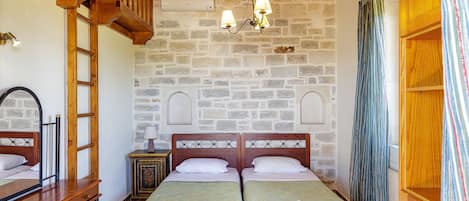 3 bedrooms, free cribs/infant beds, bed sheets