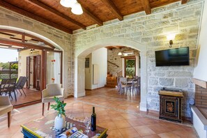Fireplace - Mera Villa (Rethymno)