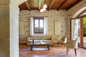 Fireplace - Mera Villa (Rethymno)