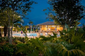 حمّام سباحة خارجي، مقاعد للتشمس