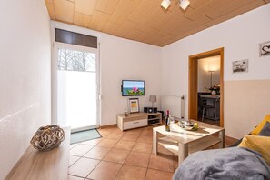TV, DVD player, ping pong - Ferienwohnung Harmonie - Holiday apartment Harmonie in Rerik - Comfortable (Rerik)