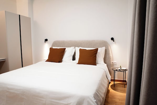 In-room safe, laptop workspace, blackout drapes, soundproofing - City C Prime Residence (Athens)