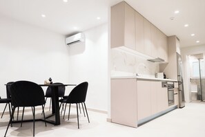 Full-size fridge, oven, stovetop, dishwasher - City C Prime Residence (Athens)