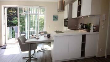 KĂŒhlschrank, Ofen, Herdplatte, GeschirrspĂŒler