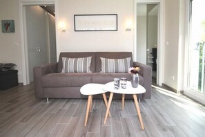 TV, DVD player, stereo - Linden Palais We 22 - Comfortable stay at the Linden Palais We 22 in (Bad Doberan)