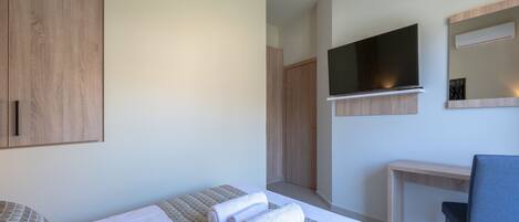 3 bedrooms, free cribs/infant beds, free rollaway beds, bed sheets