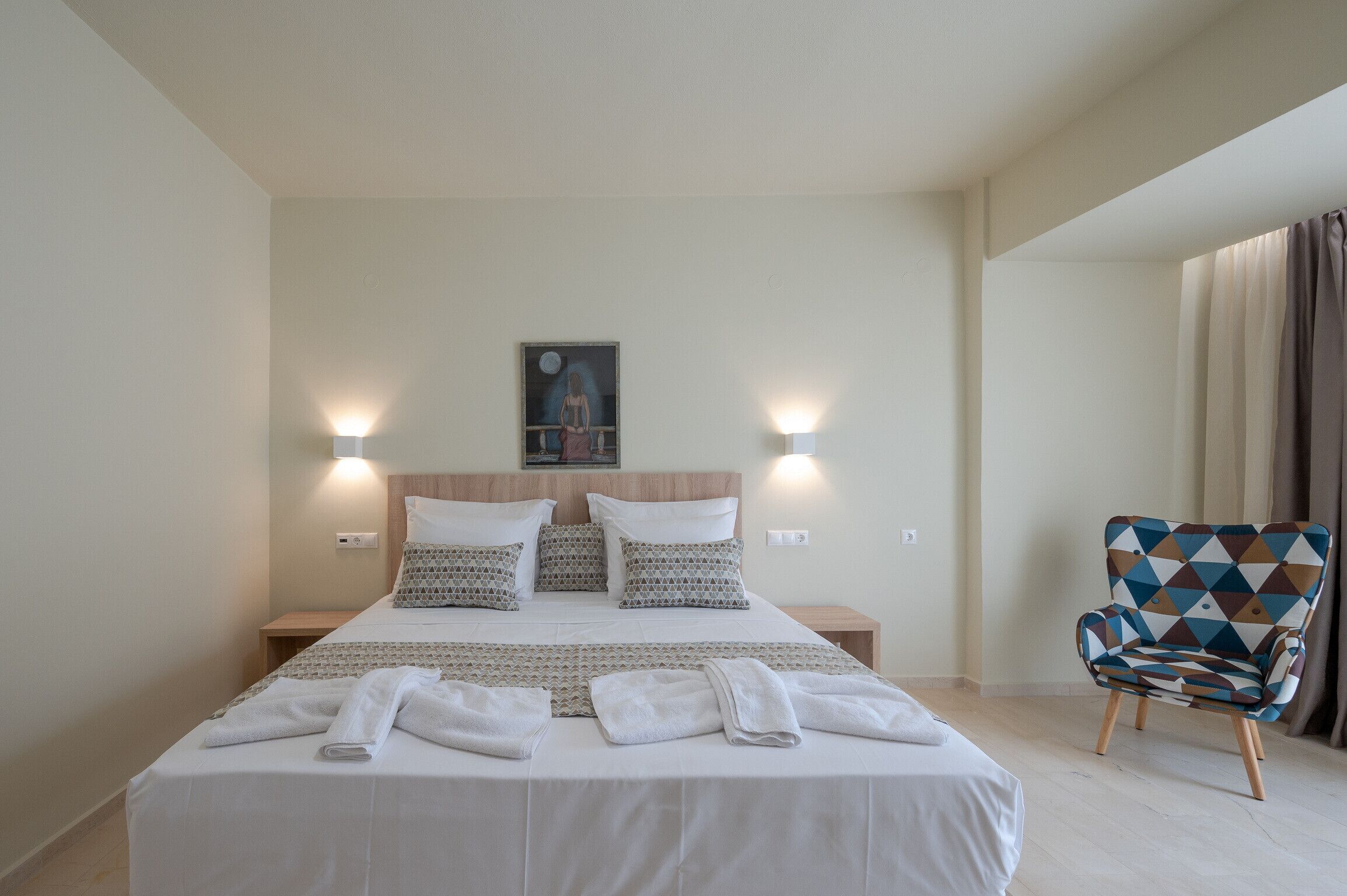 3 多间卧室、免费婴儿床、免费折叠床/加床、床单