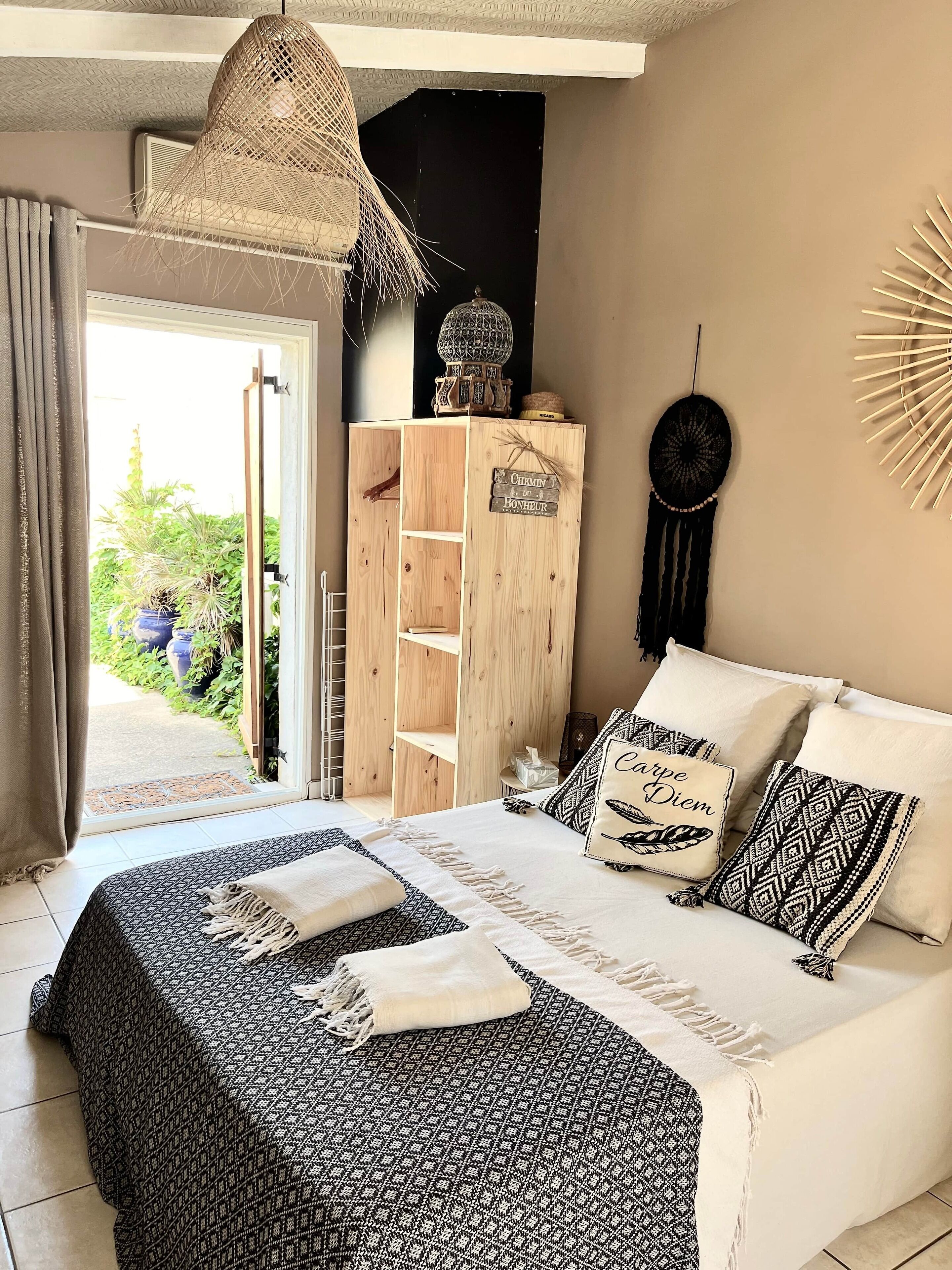 Desk, iron/ironing board, free WiFi, bed sheets