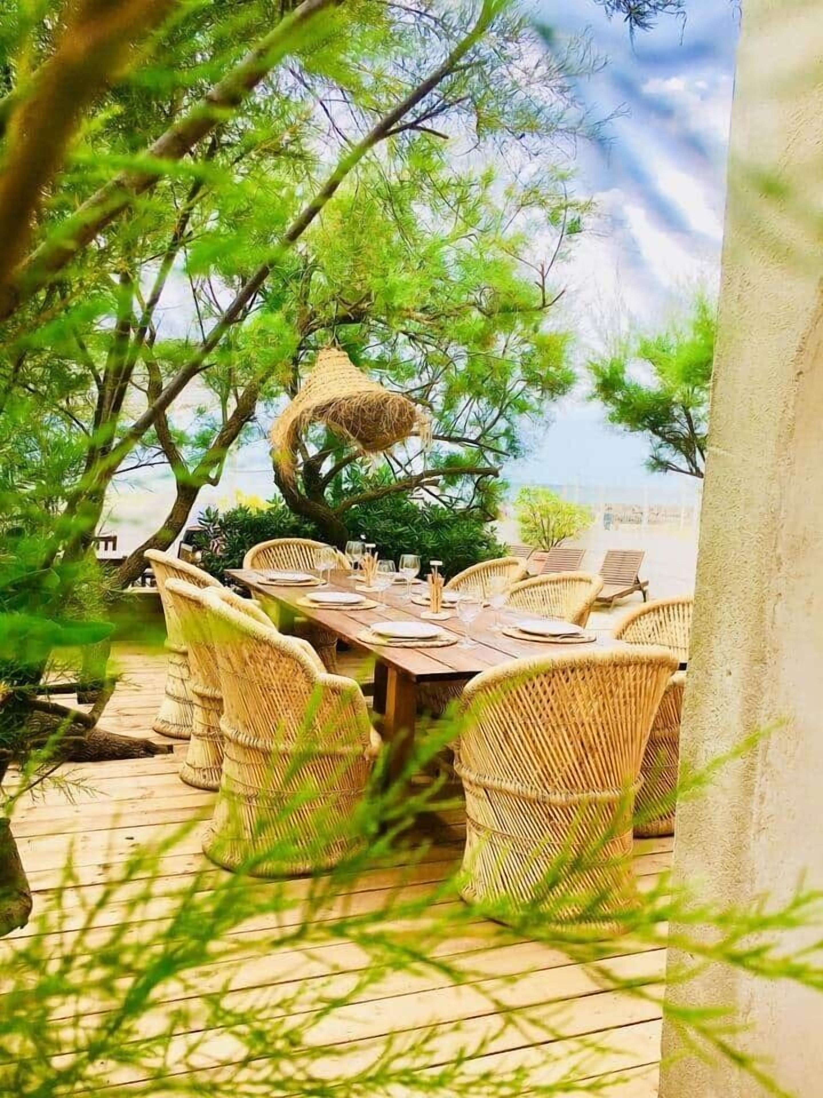 Outdoor dining
