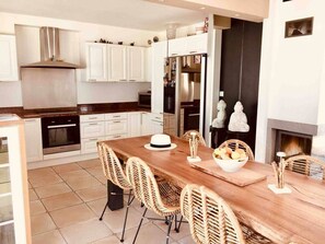 Fridge, microwave, oven, stovetop - Mas Andalous l’Exception plage privée 1ère ligne (Frontignan)