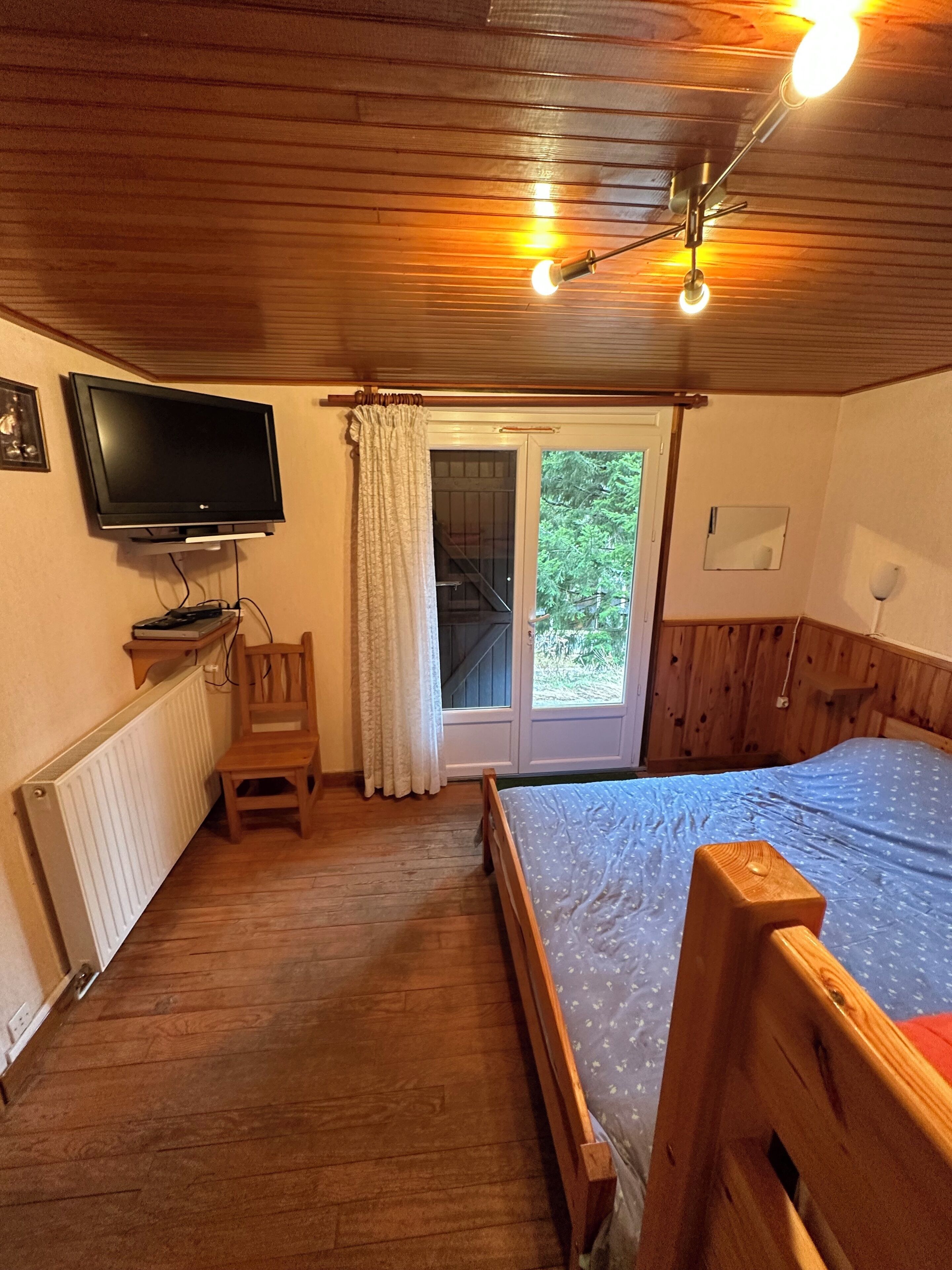 5 chambres, fer et planche à repasser
