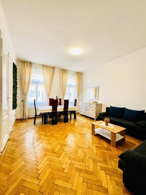 Basic Apartment | Living room