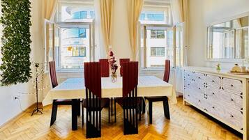 Basic Apartment | Living room