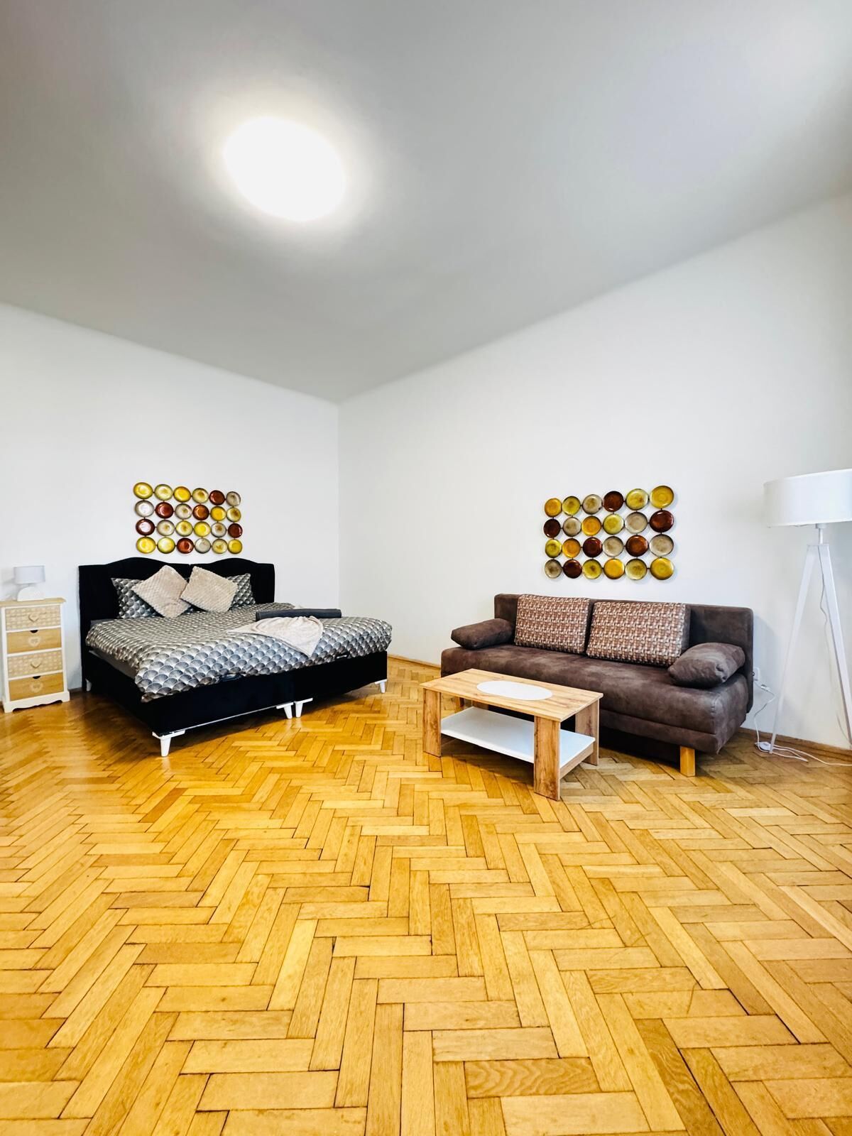 Basic Apartment | Iron/ironing board (on request)