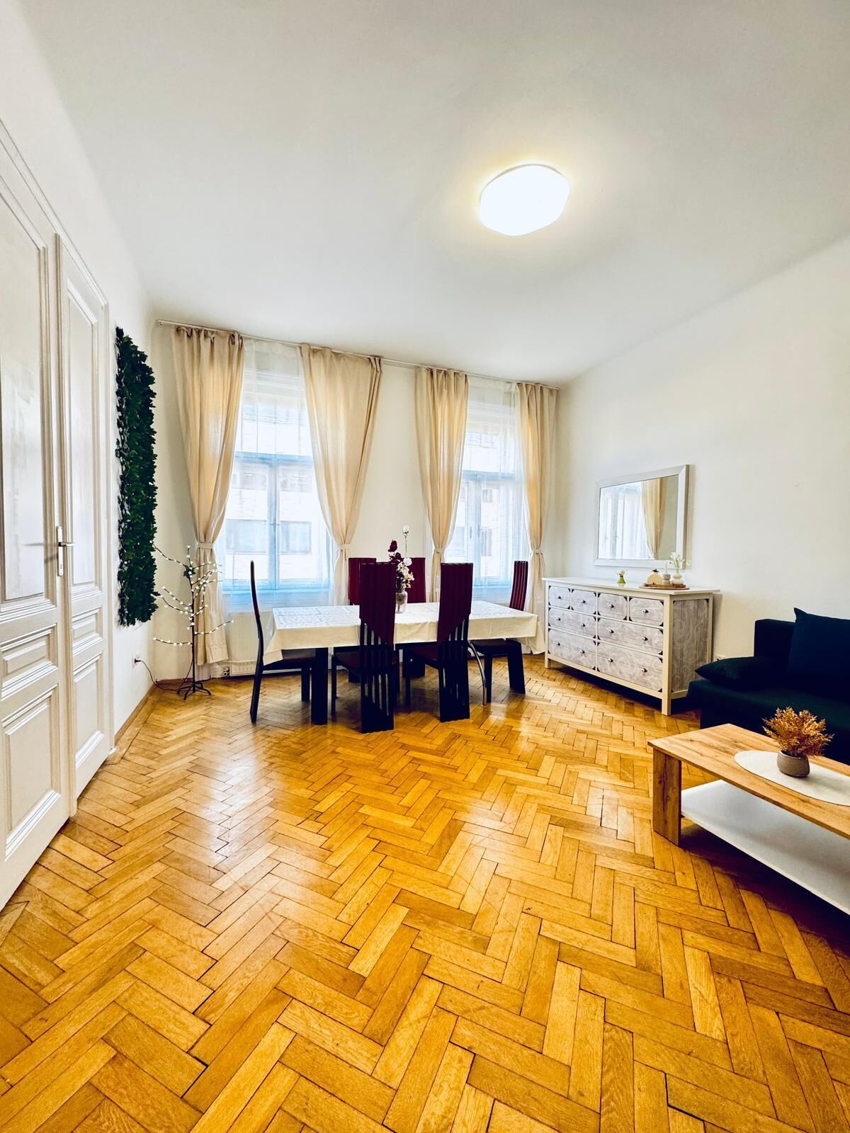 Basic Apartment | Living room