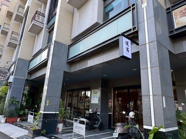 Exterior - Popinn International Youth Hostel (Tainan)