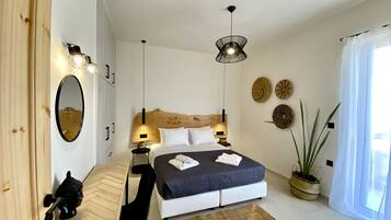 Apartment, 3 Bedrooms, Smoking, 2 Bathrooms | 3 bedrooms, bed sheets