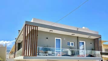 Apartment, 3 Bedrooms, Smoking, 2 Bathrooms | Balcony view