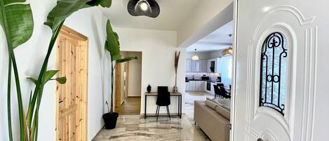 Apartment, 3 Bedrooms, 2 Bathrooms | Living room