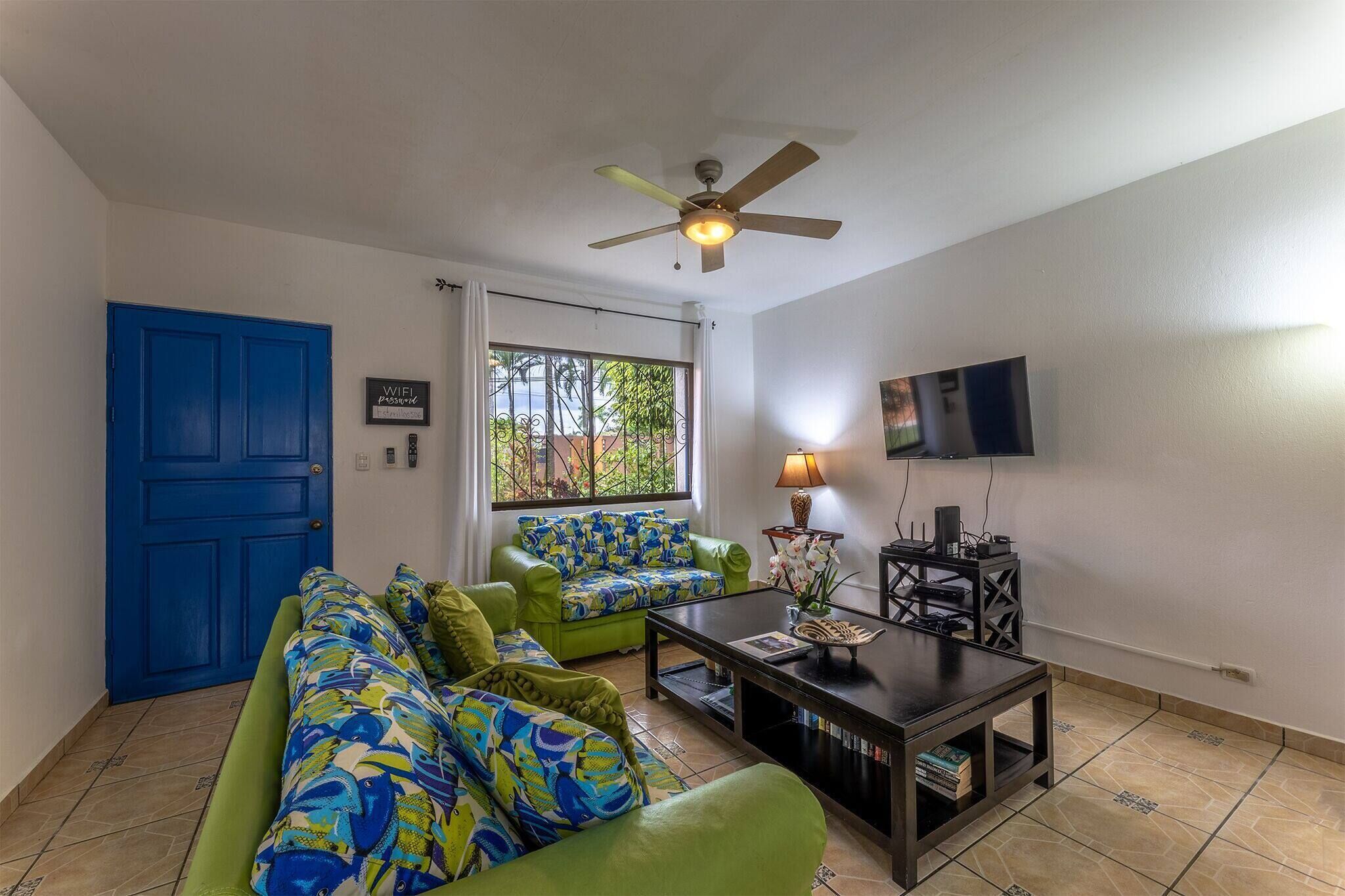 Condo, 2 Bedrooms, Smoking, Balcony | Living room