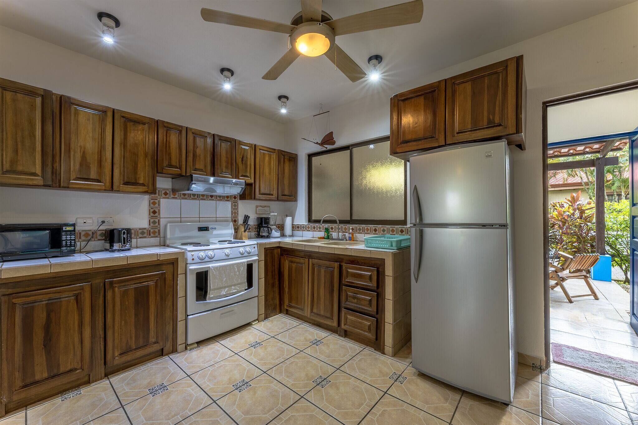 Condo, 2 Bedrooms, Smoking, Balcony | Interior