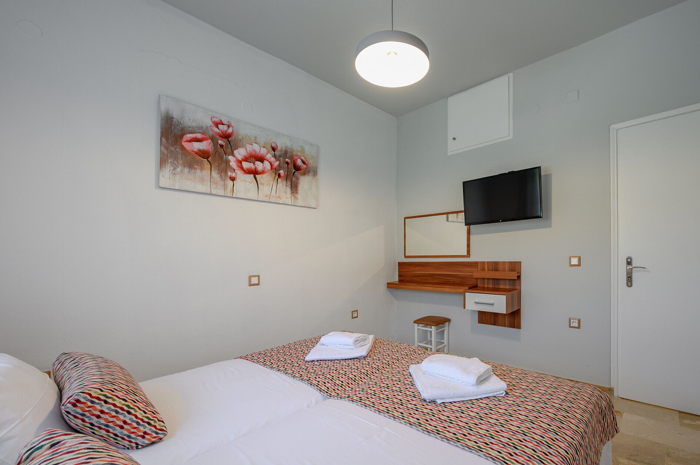 4 bedrooms, free cribs/infant beds, bed sheets