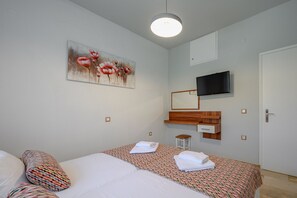 4 chambres, lits bébé (gratuits), draps fournis