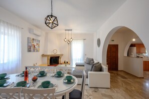 In-room dining - Vigla Villa (Viannos)