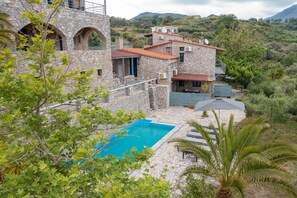 Outdoor pool - Manousaki Villa (Agios Vasileios)