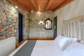 Villa, 5 soverom, privat basseng, fjellutsikt | 5 soverom, barnesenger (inkludert) og sengetøy