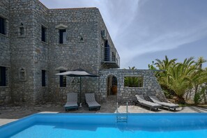 Outdoor pool - Petritis Villa (Agios Vasileios)