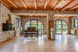 Fireplace - Rozare Villa (Agios Vasileios)