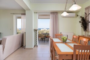 Villa, 3 Bedrooms, Private Pool, Sea View | In-room dining - Papida Grande Villa (Rethymno)