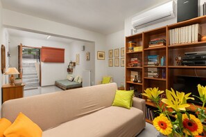 Villa, 3 Bedrooms, Private Pool, Sea View | Living room - Papida Grande Villa (Rethymno)