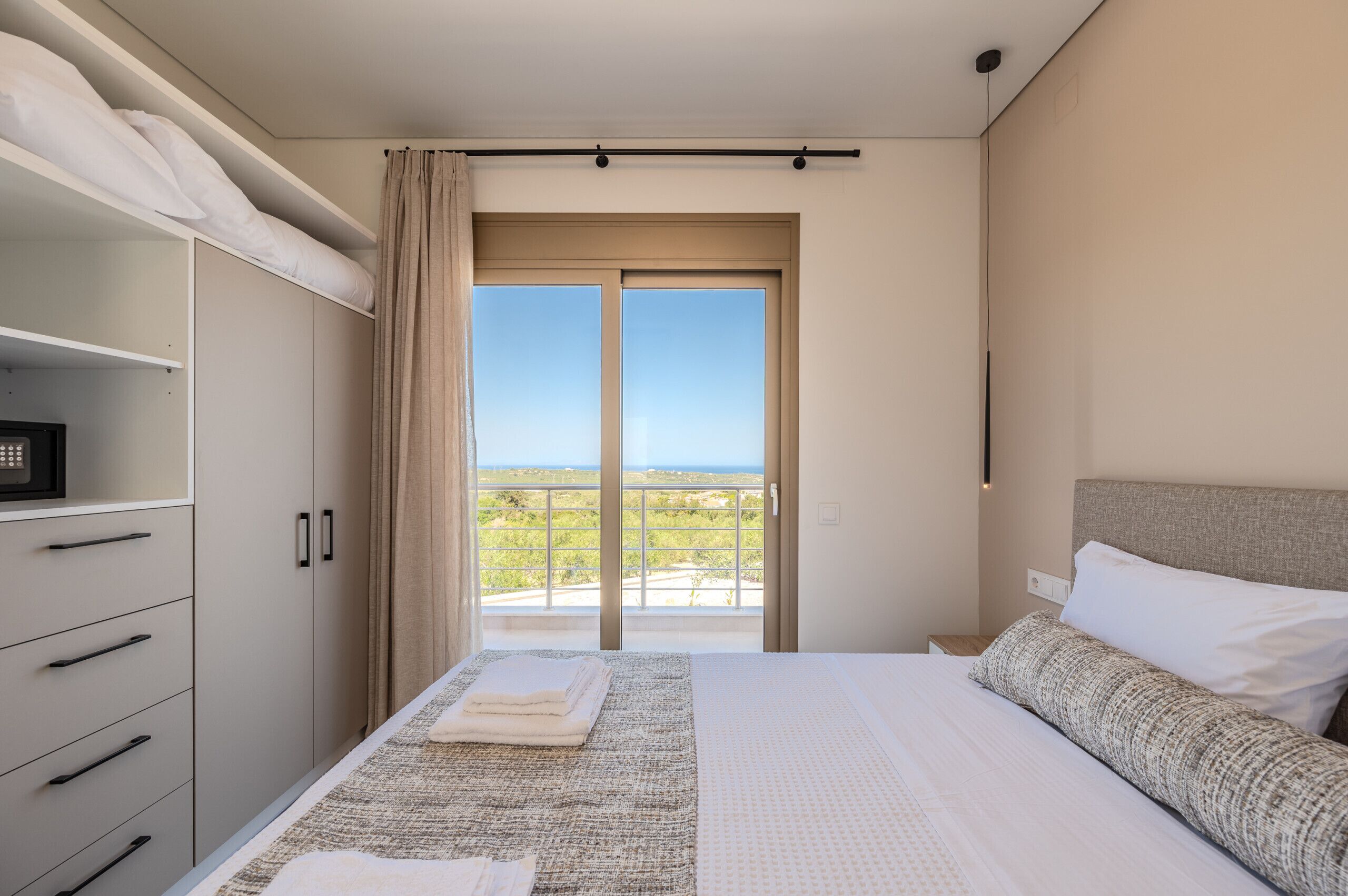 1 Schlafzimmer, kostenlose Babybetten, Bettwäsche