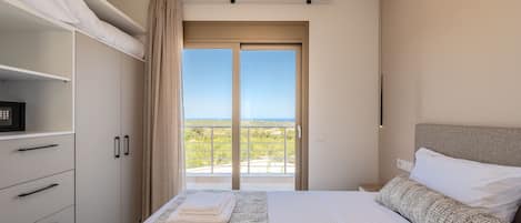 1 Schlafzimmer, kostenlose Babybetten, Bettwäsche