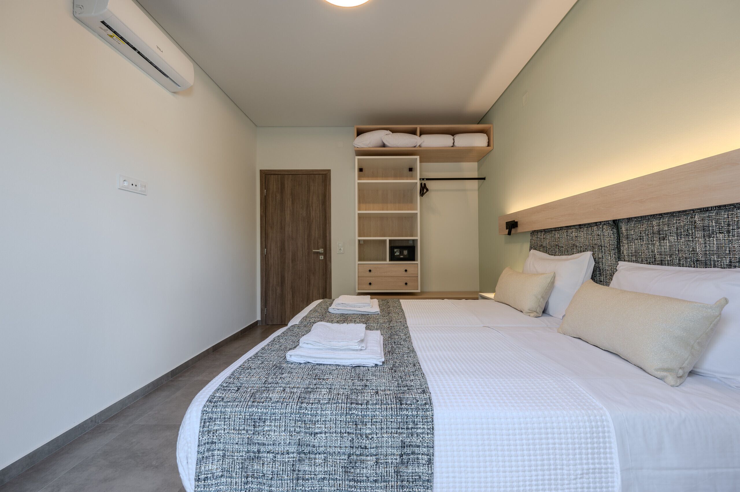 3 Schlafzimmer, kostenlose Babybetten, Bettwäsche