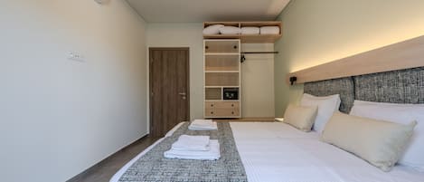 3 Schlafzimmer, kostenlose Babybetten, Bettwäsche