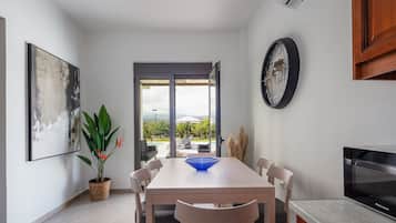 Villa, 4 habitaciones, piscina privada, vistas a la montaña | Servicio de comidas en la habitación