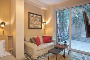 Living area - Alex Guesthouse Stylish Studio near the Sea (Pireas)