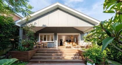 Tranquil & Spacious Parkside Retreat in Willoughby