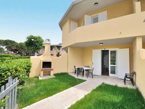 Outdoor dining - Villaggio Tivoli by Interhome (Bibione)