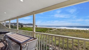 Outdoor dining - Upper Oceanside, TOP NOTCH (AVOCA BEACH)