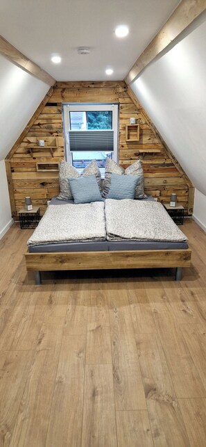 Travel cot, free WiFi, bed sheets, wheelchair access - Experience feel-good moments in the Gera-Frankenthal vacation home. (Gera)