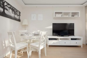 Dining - Cozy Apartment for 6 Persons | Close to Młociny Subway Station (Warszawa)