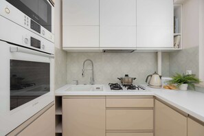 Fridge, microwave, oven, stovetop - Cozy Apartment for 6 Persons | Close to Młociny Subway Station (Warszawa)