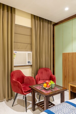 Desk, laptop workspace, iron/ironing board, free WiFi