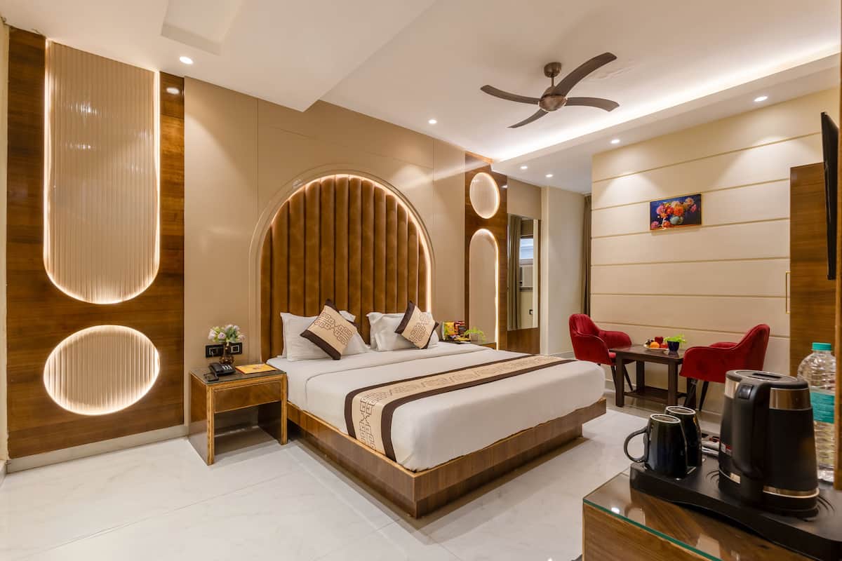 Superior Room | Desk, laptop workspace, iron/ironing board, free WiFi