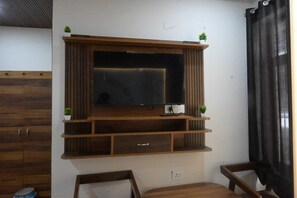 Triple Room | Rollaway beds, free WiFi, bed sheets